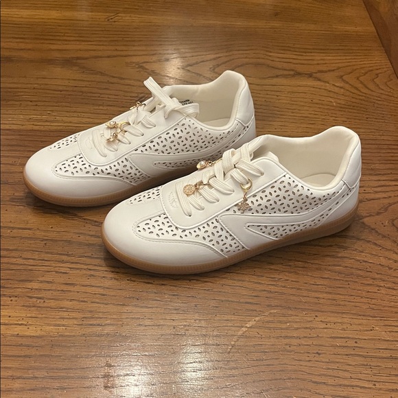 Dolce Vita White Perforated Sneakers with Gold Accents, size 8.5 - Picture 3 of 15